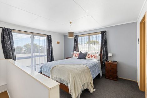 Photo of property in 11 Perrin Place, Kelvin Grove, Palmerston North, 4414