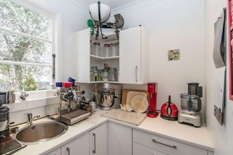 Photo of property in 79 Avondale Road, Taradale, Napier, 4112