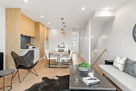 Photo of property in 35 Lewis Road, Pakuranga, Auckland, 2010