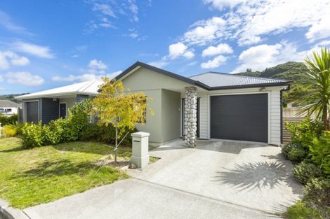Photo of property in 10 Reubens Farm Lane, Taita, Lower Hutt, 5011
