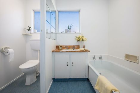 Photo of property in 104 Omapere Street, Whitby, Porirua, 5024