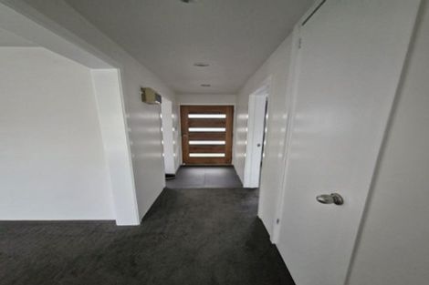 Photo of property in 2/7 Alston Avenue, Kelston, Auckland, 0602