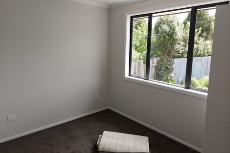 Photo of property in 5 Rewarewa Way, Timberlea, Upper Hutt, 5018