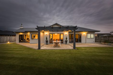 Photo of property in 37 Chestnut Close, Kelvin Grove, Palmerston North, 4414