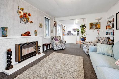 Photo of property in 50 Reid Avenue, Hawera, 4610