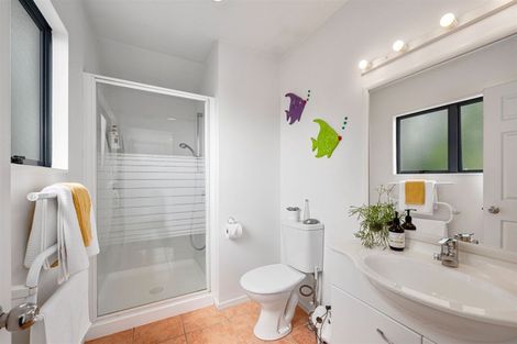 Photo of property in 2/95 Sylvan Avenue, Northcote, Auckland, 0627