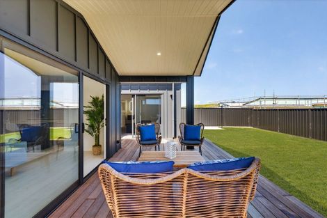 Photo of property in 14 Annie Aranui Drive, Poraiti, 4182