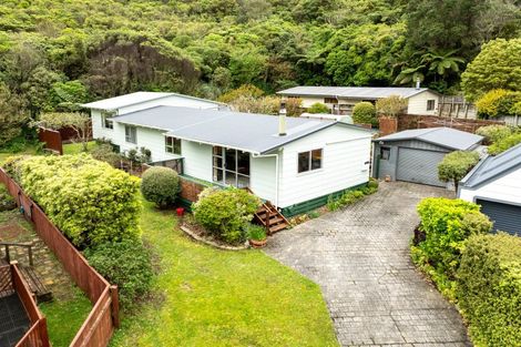 Photo of property in 12 Fiona Grove, Karori, Wellington, 6012