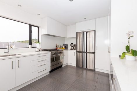 Photo of property in 30 Drayton Drive, Mount Pleasant, Christchurch, 8081