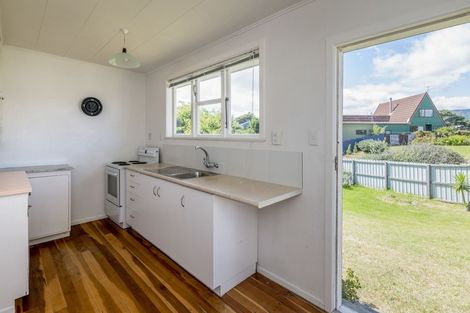 Photo of property in 40 Field Way, Waikanae Beach, Waikanae, 5036