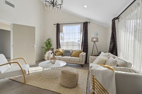 Photo of property in 55 Burswood Drive, Burswood, Auckland, 2013