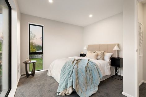 Photo of property in 8a Catalina Crescent, Forrest Hill, Auckland, 0620