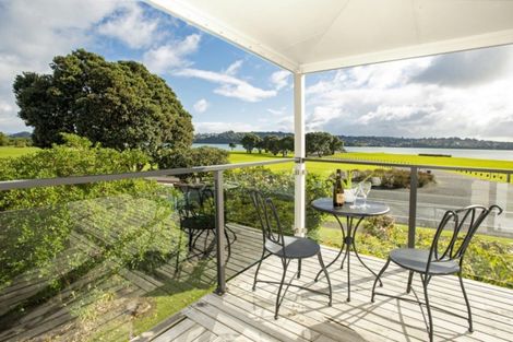 Photo of property in 85 Kiwi Esplanade, Mangere Bridge, Auckland, 2022