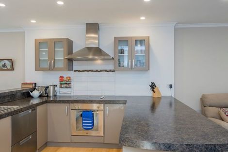 Photo of property in Te Kakariki Apartments, 3/8 Wellington Road, Paekakariki, 5034