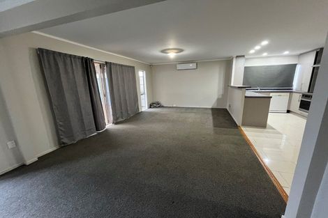 Photo of property in 17 Seaward Place, Wattle Downs, Auckland, 2103