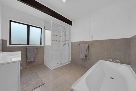 Photo of property in 49 Kurnell Drive, Botany Downs, Auckland, 2010