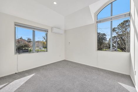 Photo of property in 19 Horotutu Road, Greenlane, Auckland, 1061