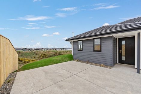 Photo of property in 57 Atlantic Drive, Fitzherbert, Palmerston North, 4410