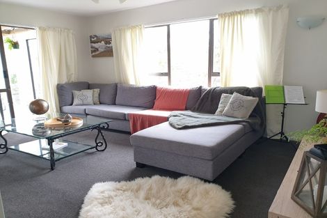 Photo of property in 15 Chew Place, Ranui, Porirua, 5024