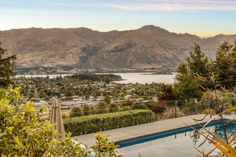 Photo of property in 52 Kirimoko Crescent, Wanaka, 9305