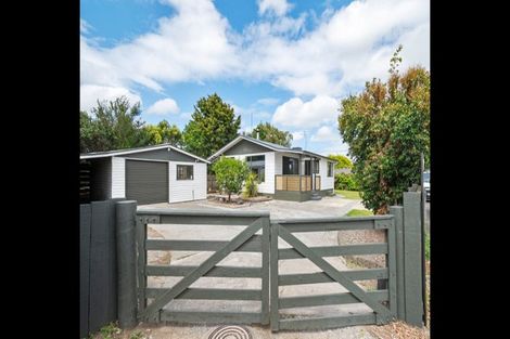 Photo of property in 179a Bridge Street, Bulls, 4818