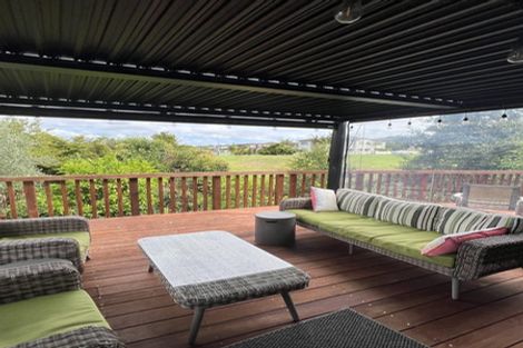 Photo of property in 1 Wyon Way, Flat Bush, Auckland, 2016