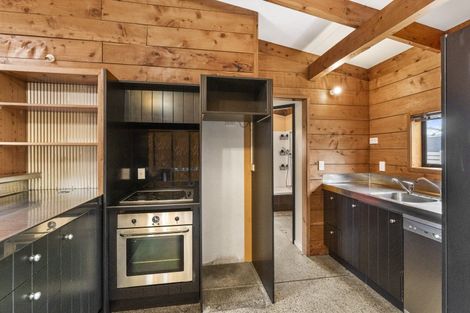 Photo of property in 102 Seaview Road, Paraparaumu Beach, Paraparaumu, 5032