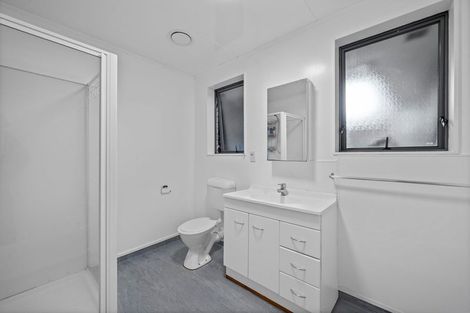 Photo of property in 29 Woodbank Drive, Glen Eden, Auckland, 0602