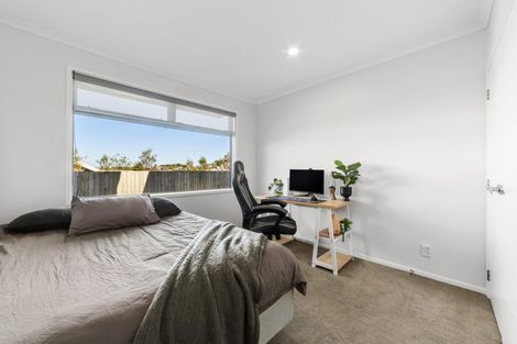 Photo of property in 35 Cresswell Place, Johnsonville, Wellington, 6037