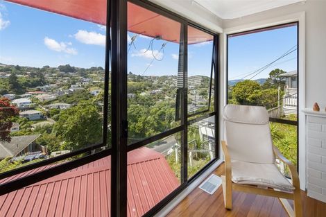 Photo of property in 102 Ruskin Road, Newlands, Wellington, 6037