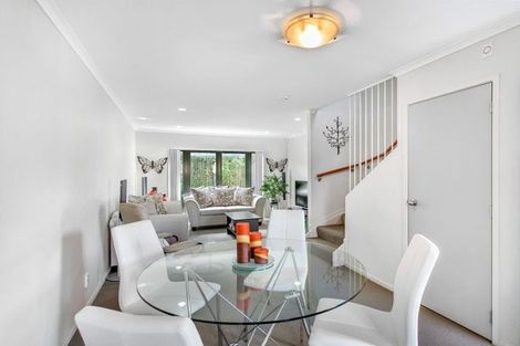 Photo of property in 63 Barnea Circle, Glen Eden, Auckland, 0602