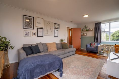 Photo of property in 32 Davidson Crescent, Tawa, Wellington, 5028