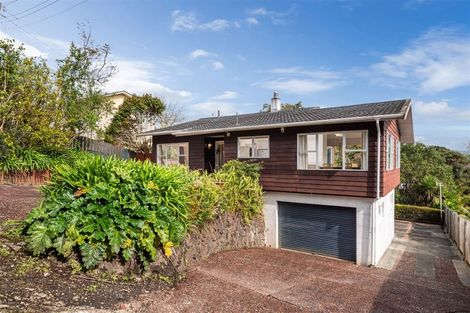 Photo of property in 358 Glenfield Road, Glenfield, Auckland, 0629