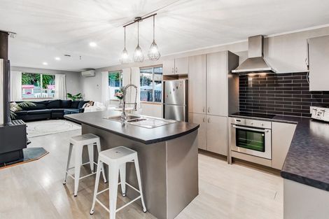 Photo of property in 4 Albemarle Place, Massey, Auckland, 0614