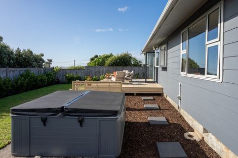 Photo of property in 17 Moana Street, Otaki Beach, Otaki, 5512