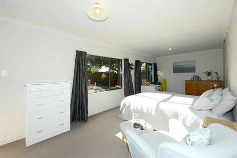 Photo of property in 27 Glenharrow Avenue, Avonhead, Christchurch, 8042