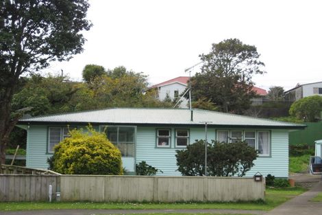 Photo of property in 11 Oawai Place, Marfell, New Plymouth, 4310