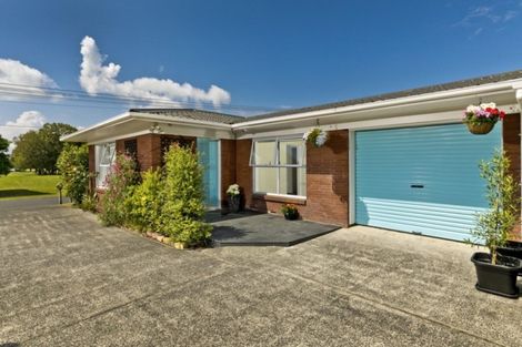 Photo of property in 1/24 Seabreeze Road, Narrow Neck, Auckland, 0624