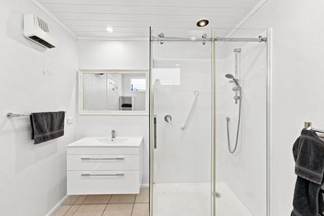 Photo of property in 29 Donnelly Street, Oakura, 4314