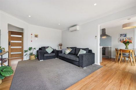Photo of property in 44 Pitcairn Crescent, Bryndwr, Christchurch, 8053