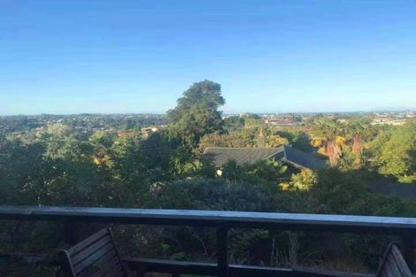 Photo of property in 118 Pupuke Road, Hillcrest, Auckland, 0627