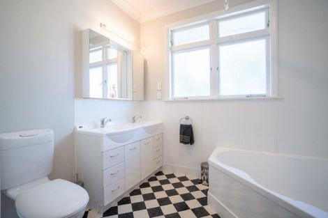 Photo of property in 36 Churchill Avenue, Hokowhitu, Palmerston North, 4410