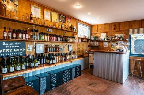 Photo of property in 64 Onetangi Road, Waiheke Island, 1971