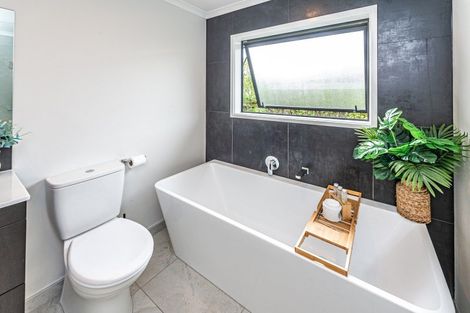 Photo of property in 13 Magnolia Crescent, Tawhero, Whanganui, 4501