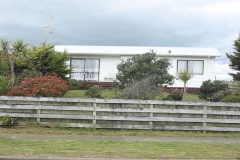 Photo of property in 36 Kahukura Avenue, Waitarere Beach, Levin, 5510