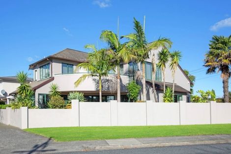 Photo of property in 2 Beach Road, Mellons Bay, Auckland, 2014