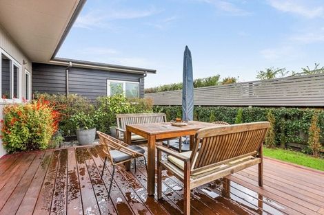 Photo of property in 18a Cambridge Terrace, Taradale, Napier, 4112
