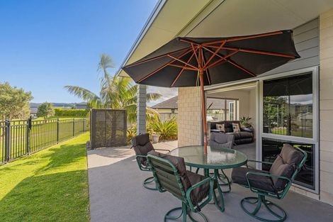 Photo of property in 18 Roseberry Place, Whitianga, 3510