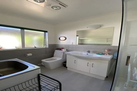 Photo of property in 1/269 Great North Road, Henderson, Auckland, 0612