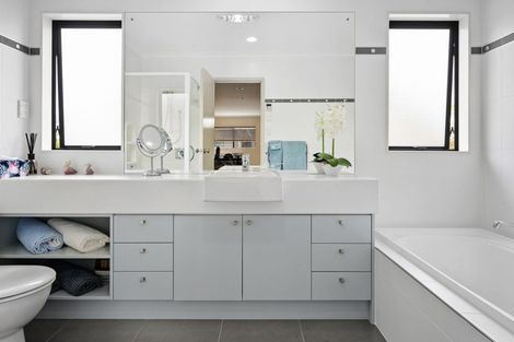 Photo of property in 21 Pine Harbour Parade, Beachlands, Auckland, 2018